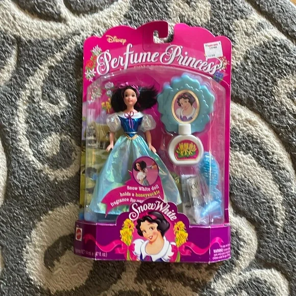 v i n t a g e ::
 Perfume Princess Snow White Doll 1994 - Picture 2 of 4